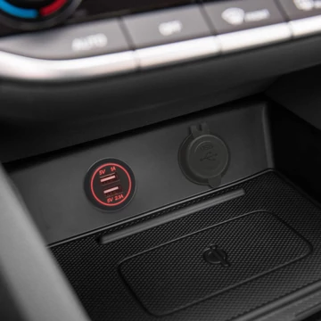  Szivargyújtó helyére beépíthető USB aljzat,<br>piros LED - csavaros<br>2 x USB - 5V - 2,1A   54926RD M.N.C.