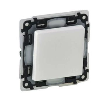 Legrand Valena Life 106 váltókapcsoló ip44 fehér 752156
