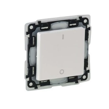 Legrand Valena Life 102 kétpólusú kapcsoló IP44 fehér 752164