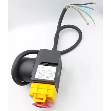 Relés biztonsági kapcsoló beépített egyfázisú csatlakozóval, GT 4x1,5mm2 kábellel, KOA7 230V, XWKEDU 60947-3