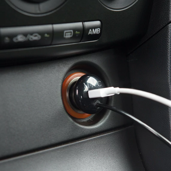 Szivargyújtós adapter 4 az 1-ben + USB - fekete 54920BK M.N.C.