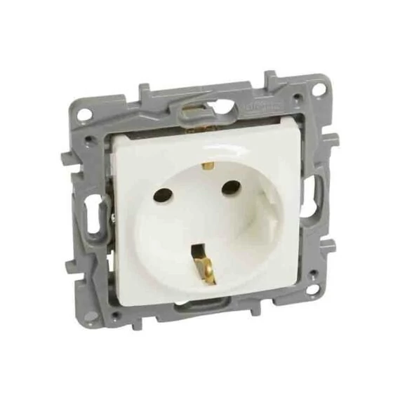 Legrand Niloé 2P+F dugalj csatlakozó aljzat körömmel bézs 764639