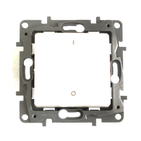 Legrand Niloé 102 kétpólusú kapcsoló körömmel fehér 764517